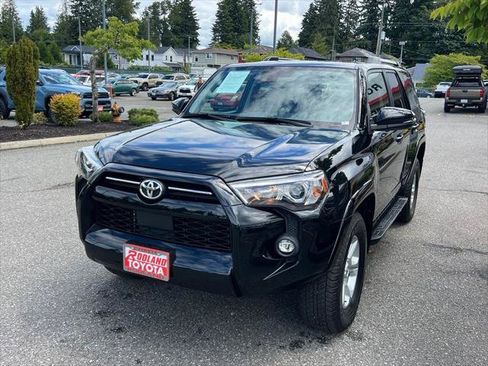 Certified 2022 Toyota 4Runner SR5 Premium w/ Moonroof Package AWD/4WD image 4
