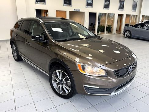 Used 2018 Volvo V60 T5 Cross Country w/ Convenience Package image 62