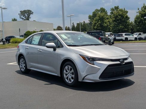 New 2026 Toyota Corolla LE FWD image 2