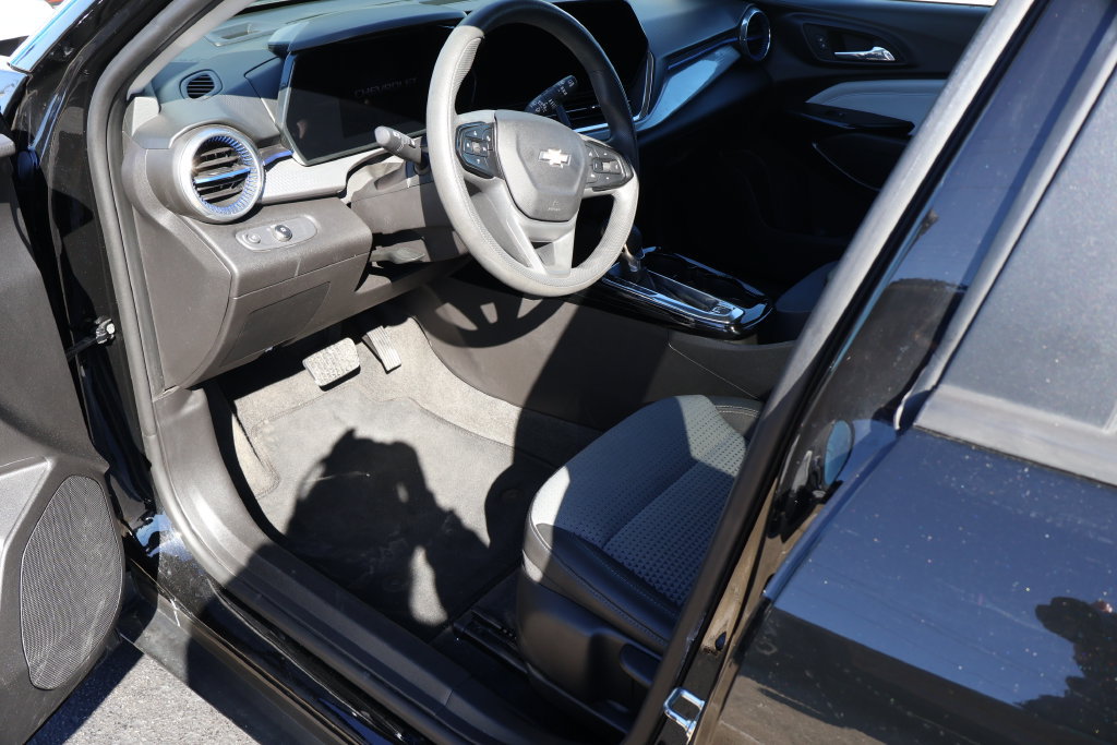 Used 2025 Chevrolet Trax LT FWD image 8