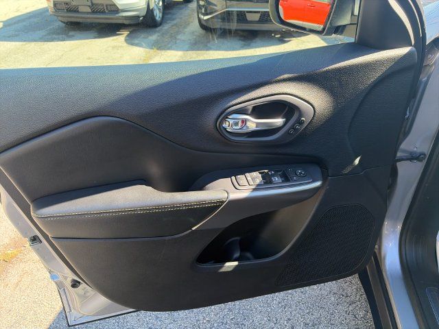Used 2020 Jeep Cherokee Limited AWD/4WD image 12