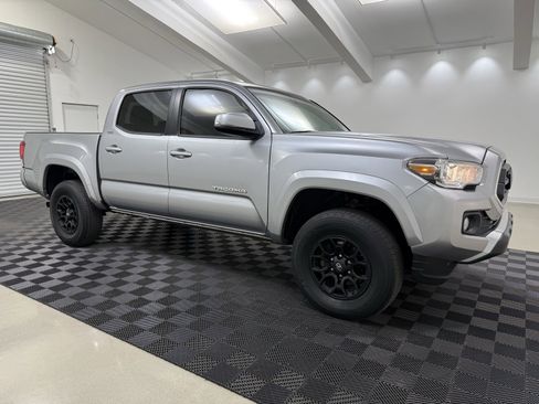 Used 2022 Toyota Tacoma SR5 w/ Technology Package image 1