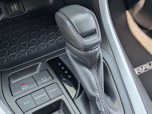Used 2025 Toyota RAV4 XLE w/ Convenience Package FWD image 21