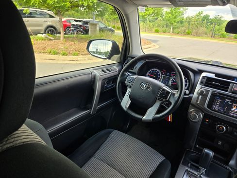 Used 2018 Toyota 4Runner SR5 RWD image 9