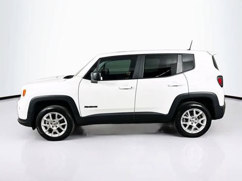 Used 2023 Jeep Renegade Latitude AWD/4WD image 3
