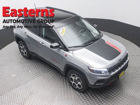 Used 2022 Jeep Compass Trailhawk w/ Trailhawk Elite Group AWD/4WD image 3