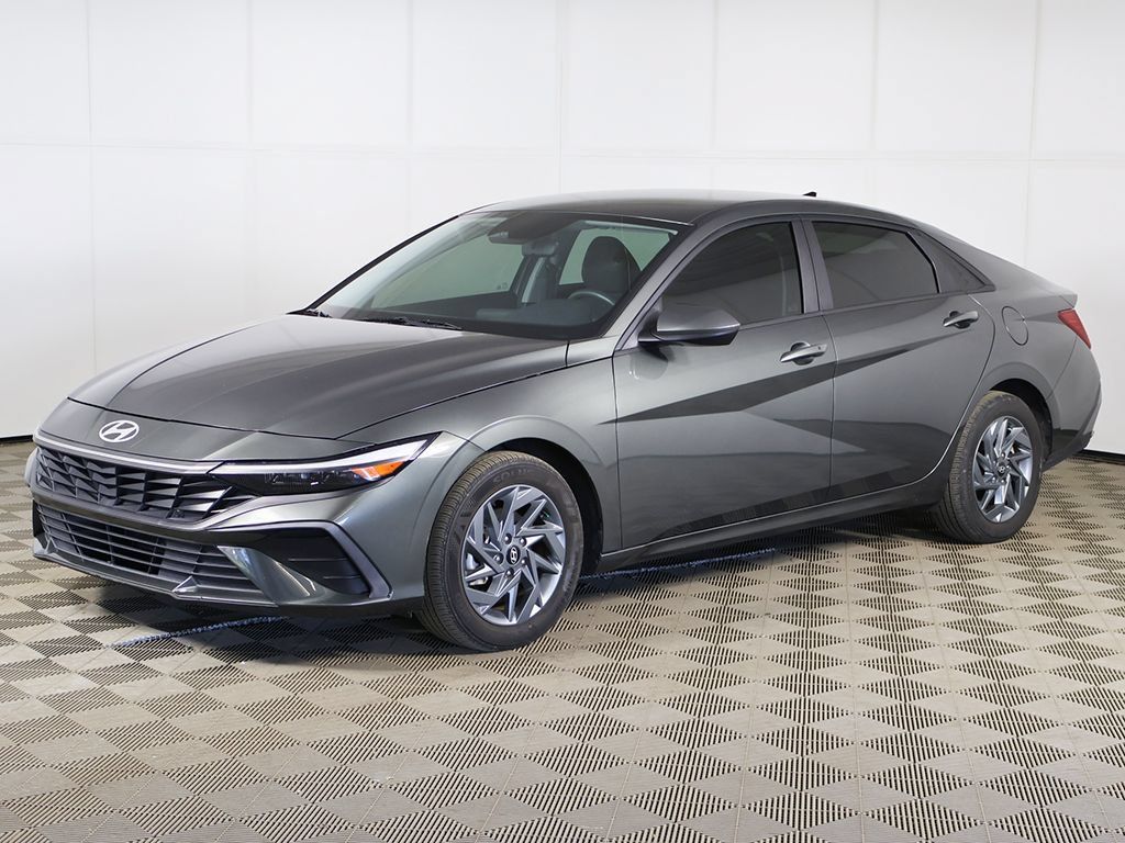 Used 2024 Hyundai Elantra SEL FWD image 7