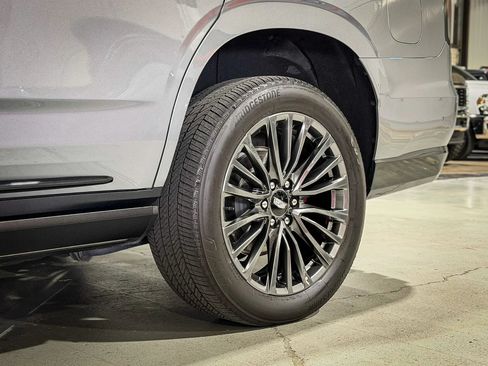 Used 2024 Cadillac Escalade V AWD/4WD image 8