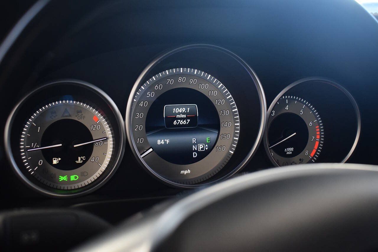 Used 2016 Mercedes-Benz E 400 Sedan image 33