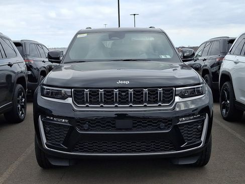 New 2026 Jeep Grand Cherokee Limited w/ Luxury Tech Group II AWD/4WD image 2