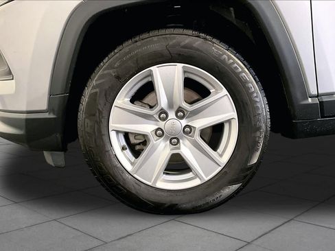 Used 2022 Jeep Compass Latitude w/ Sun and Sound Group AWD/4WD image 11
