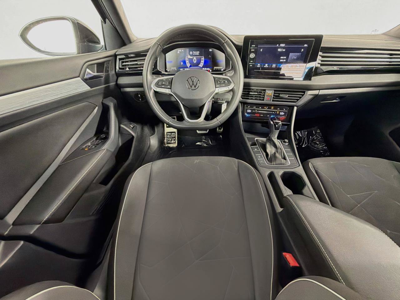 Used 2025 Volkswagen Jetta Sport FWD image 13
