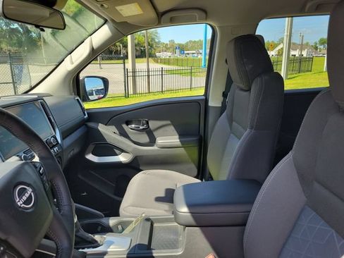 Used 2025 Nissan Frontier SV w/ SV Convenience Package RWD image 7