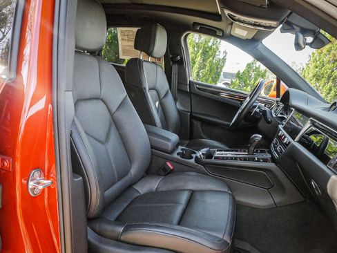 Used 2025 Porsche Macan image 33