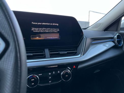 Used 2025 Chevrolet Trax LT image 21