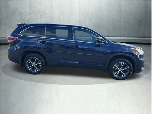 Used 2016 Toyota Highlander XLE image 6