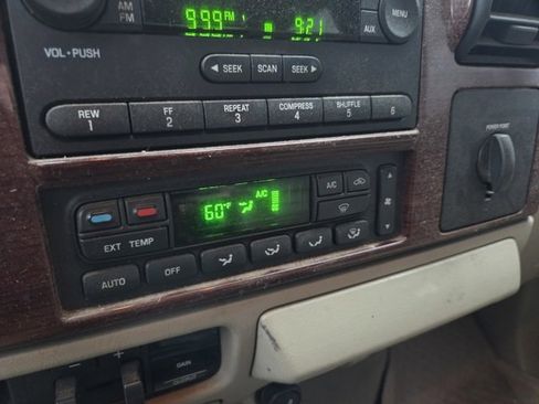 Used 2005 Ford F350 Lariat image 12