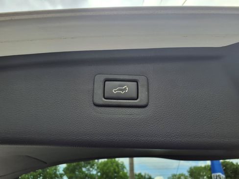 Used 2016 Subaru Outback 2.5i Limited AWD/4WD image 6