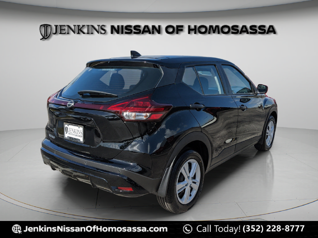 Certified 2025 Nissan Kicks Play S FWD image 3
