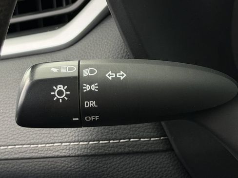 Used 2022 Toyota RAV4 LE FWD image 21