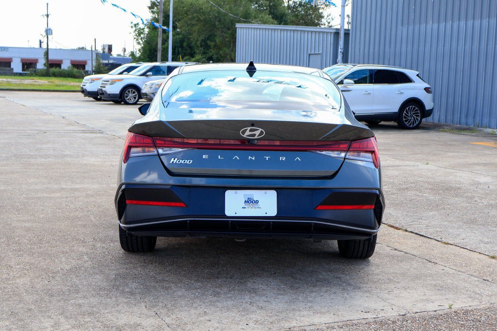 Used 2025 Hyundai Elantra SEL FWD image 20