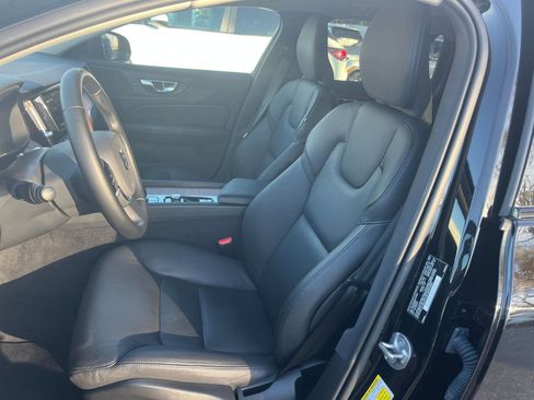 Used 2025 Volvo V60 B5 Cross Country Plus image 27