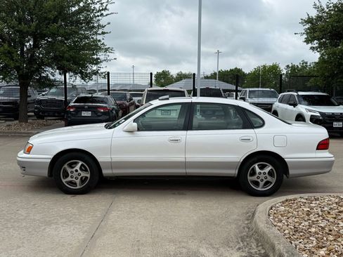 Used 1999 Toyota Avalon XL image 2