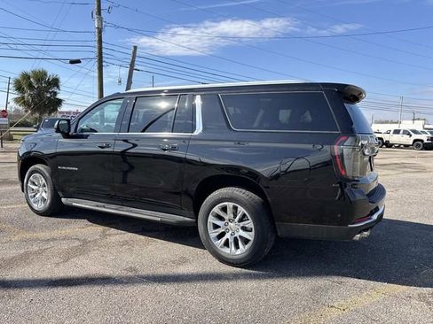 New 2026 Chevrolet Suburban Premier RWD image 16