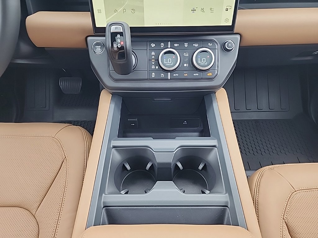 New 2026 Land Rover Defender 110 X-Dynamic SE AWD/4WD image 23