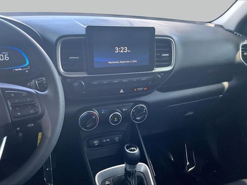 Used 2025 Hyundai Venue SE FWD image 7
