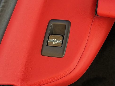 Used 2024 Rolls-Royce Cullinan image 25