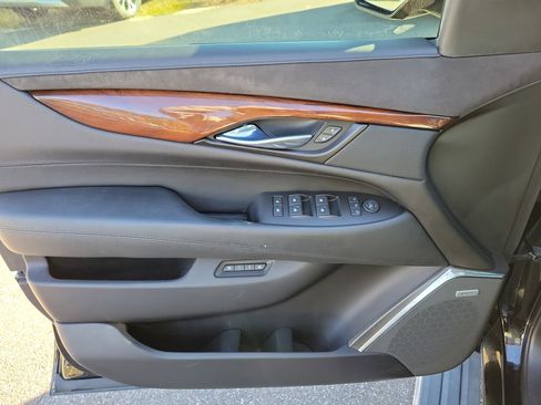 Used 2015 Cadillac Escalade Premium image 22