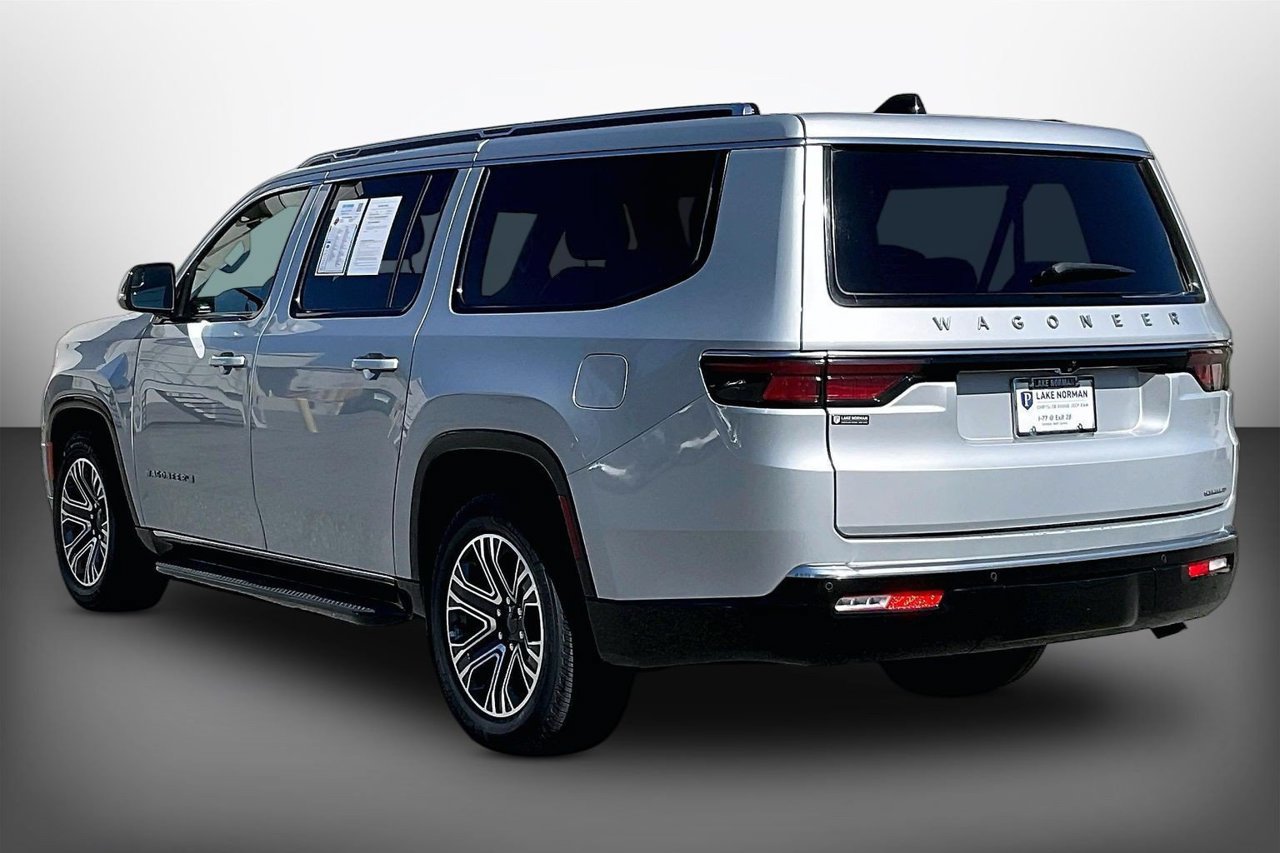 Certified 2024 Jeep Wagoneer L Series II AWD/4WD image 6