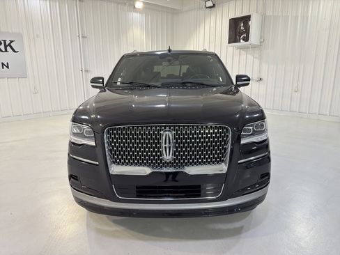 Used 2023 Lincoln Navigator Reserve AWD/4WD image 8