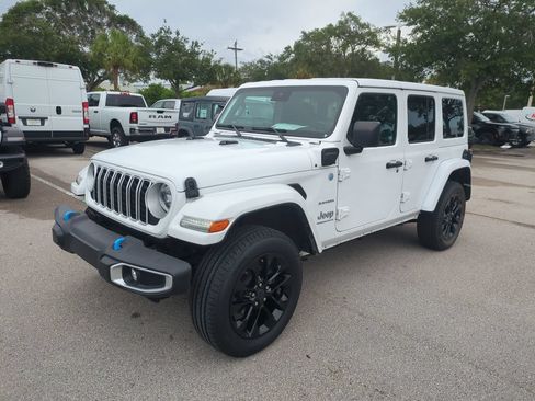 Used 2024 Jeep Wrangler Unlimited Sahara AWD/4WD image 10