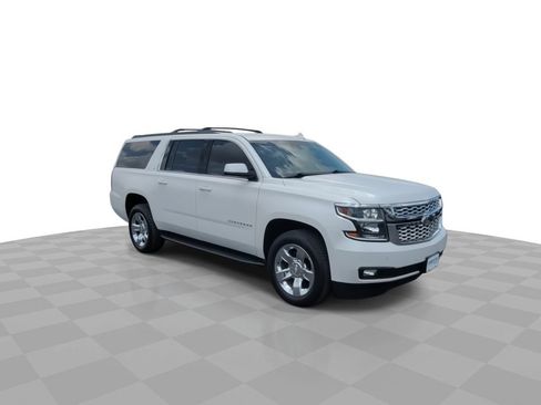 Used 2020 Chevrolet Suburban LT w/ Luxury Package RWD image 2
