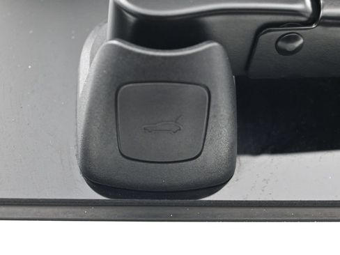Certified 2026 Porsche Macan AWD/4WD image 27