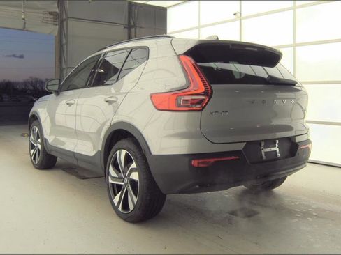 Used 2024 Volvo XC40 B5 Ultimate w/ Climate Package image 3