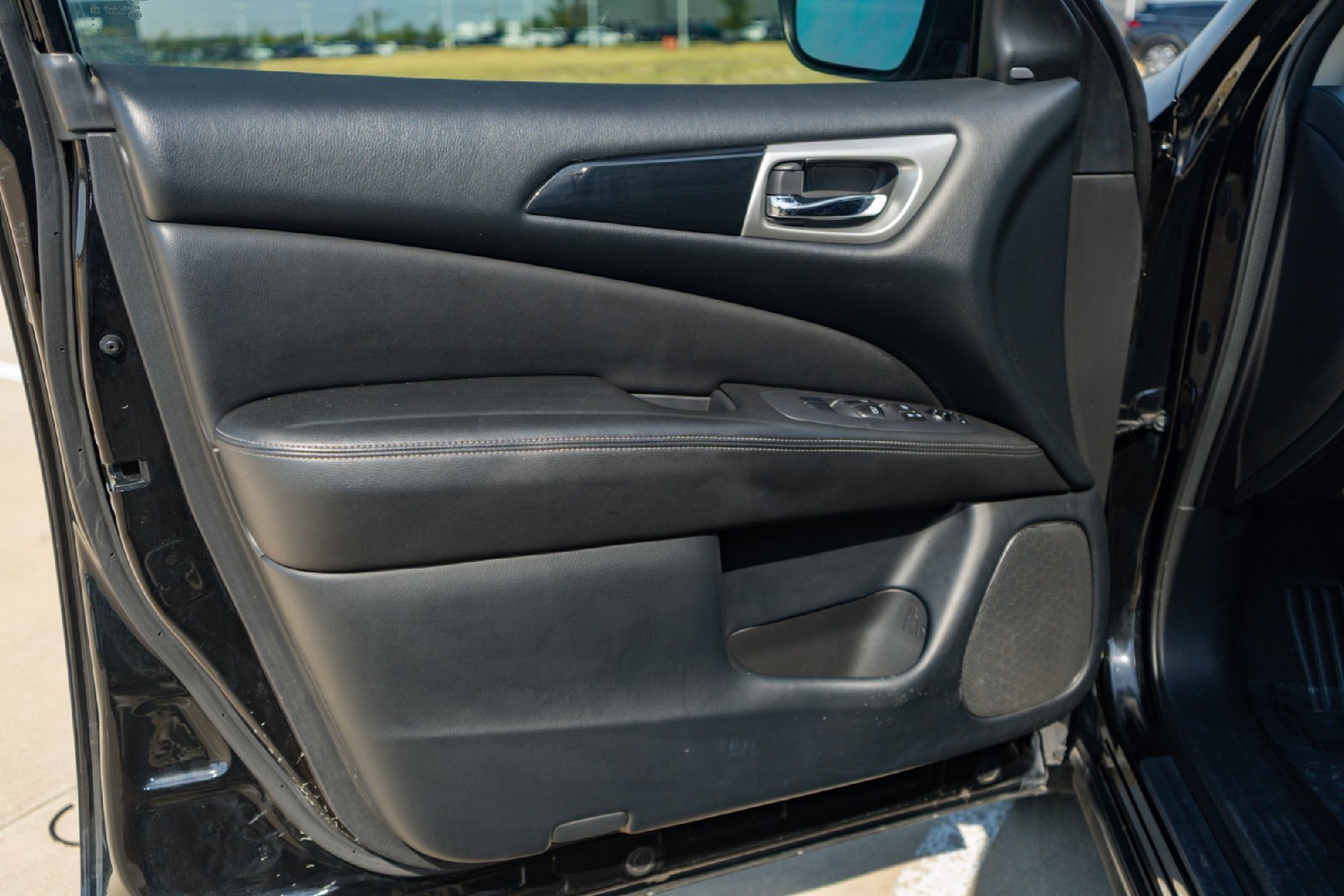Used 2020 Nissan Pathfinder SV FWD image 21
