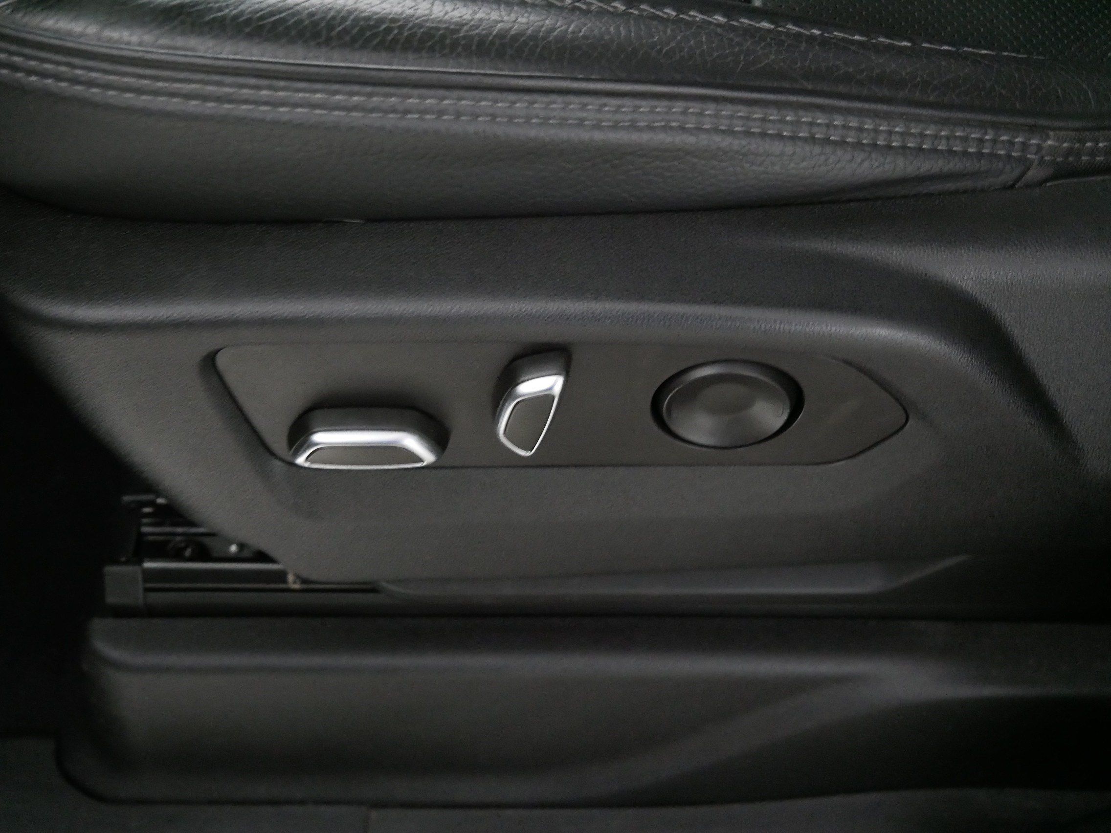 Certified 2022 GMC Yukon Denali w/ Denali Premium Package AWD/4WD image 20