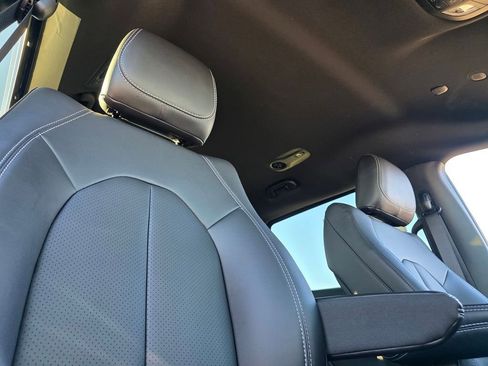 New 2026 Chrysler Pacifica Select image 15