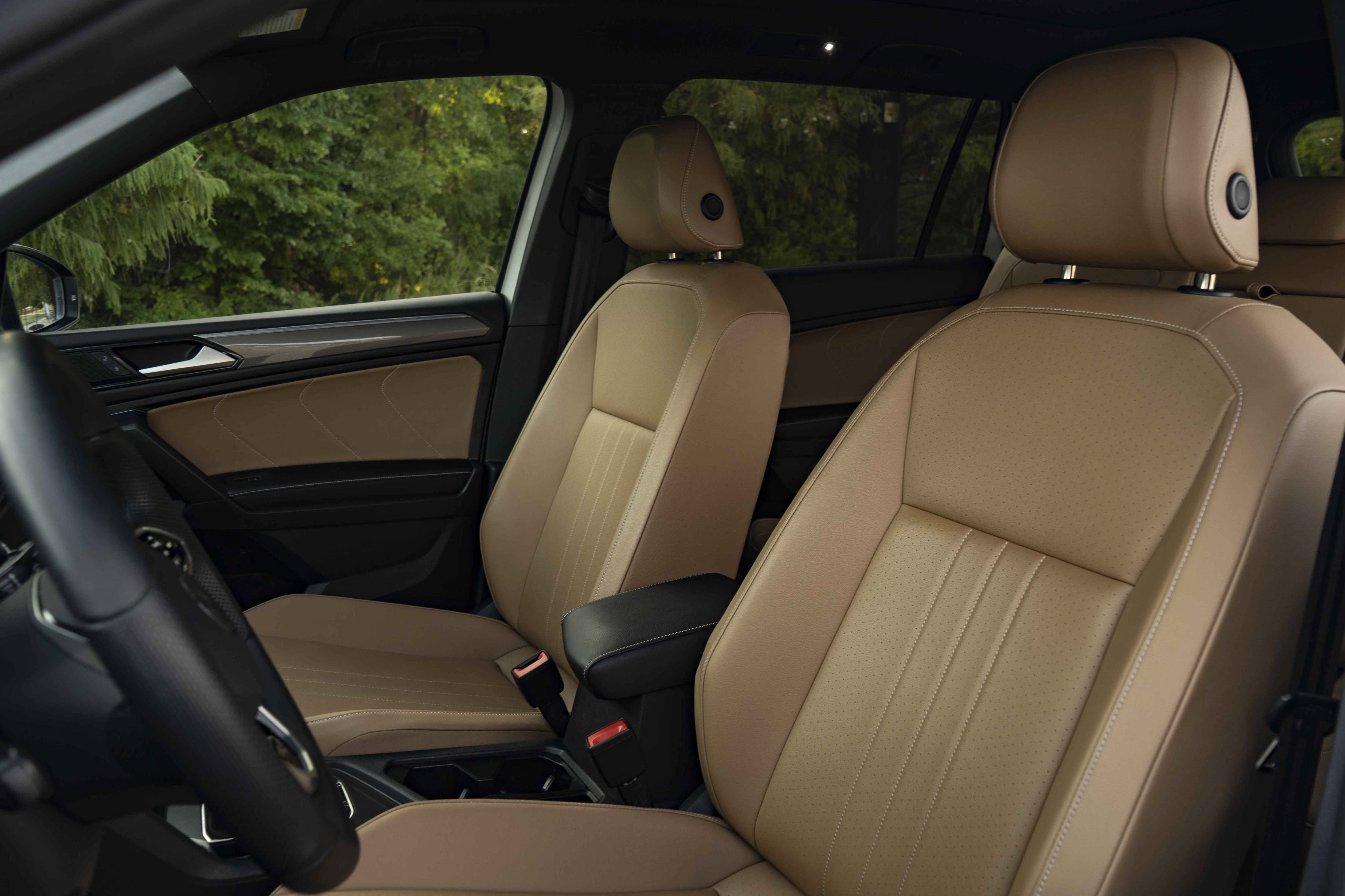 Certified 2022 Volkswagen Tiguan SE R-Line FWD image 15