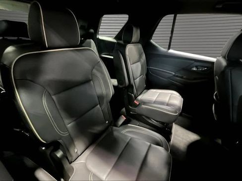 Used 2023 Chevrolet Traverse Premier FWD image 24