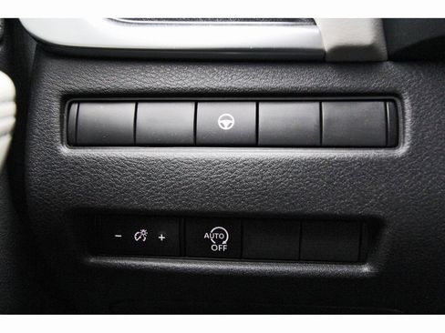 Used 2023 Nissan Rogue SV image 10