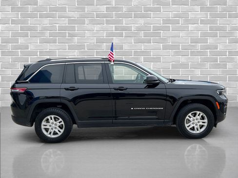 Used 2023 Jeep Grand Cherokee Laredo image 6