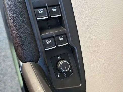 Used 2020 Volkswagen Tiguan SE w/ Panoramic Sunroof Package image 34