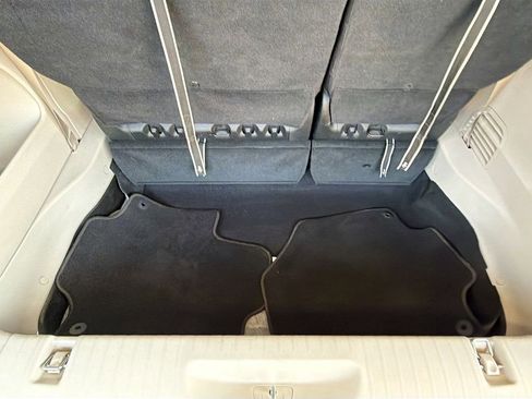 Used 2023 Chrysler Pacifica Touring-L FWD image 28