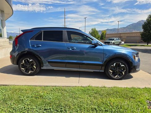 Certified 2023 Kia Niro Wind w/ Wind Preserve Package FWD image 4