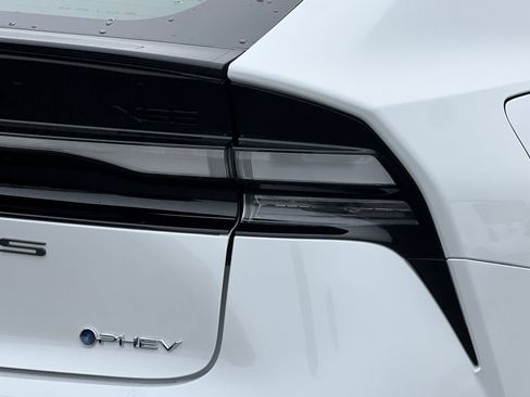 New 2026 Toyota Prius Plug-In Hybrid FWD image 32