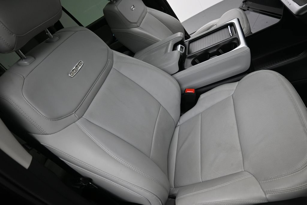 Used 2025 Ford Expedition Platinum w/ Driver's Package AWD/4WD image 19